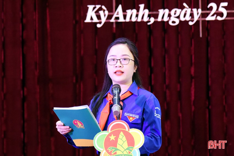 Bí thư Huyện đoàn, Chủ tịch Hội đồng đội huyện Mai Thị Huyền Trang khai mạc đại hội. bqbht_br_dsc-5475.jpg