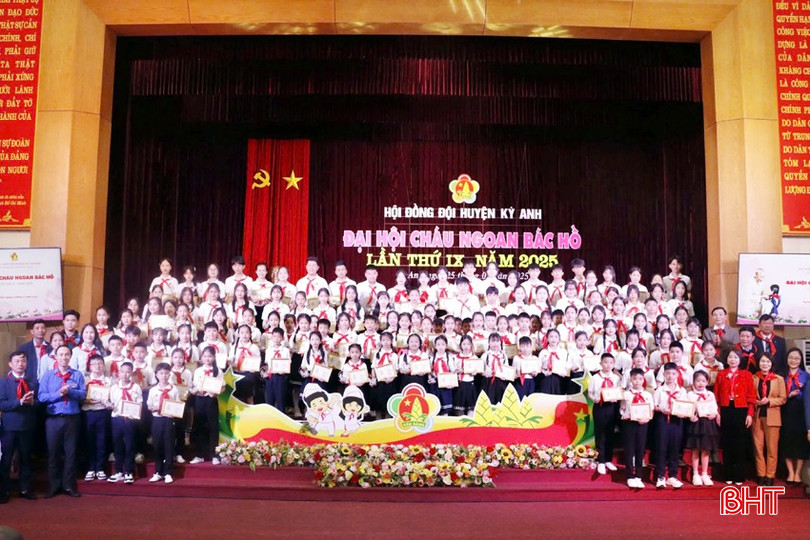 ...và giấy chứng nhận 119 Cháu ngoan Bác Hồ xuất sắc. bqbht_br_25.jpg