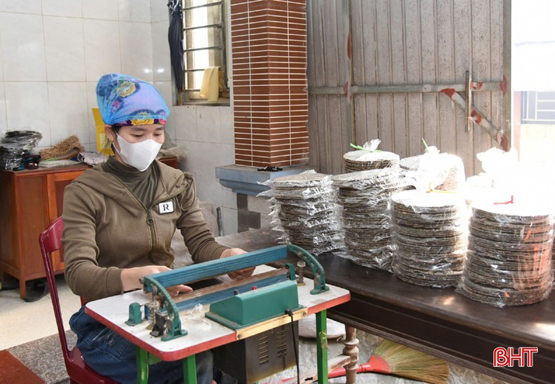HTX Nguyên Lâm tiếp tục tìm kiếm, xúc tiến mở rộng thị trường bánh đa vừng truyền thống ra nhiều nước trên thế giới. bqbht_br_a3-426.jpg