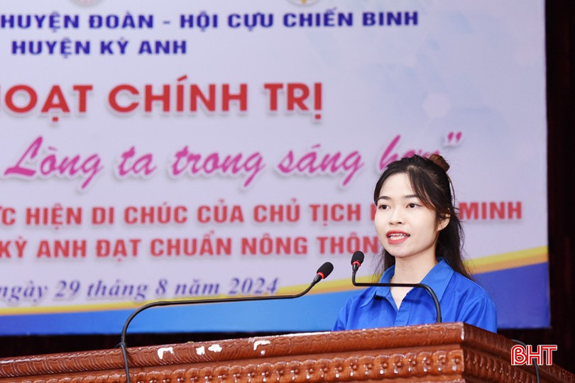 Đoàn viên Lê Thị Thu Trang (xã Kỳ Khang) trao đổi một số nội dung về học tập và làm theo tấm gương, đạo đức, phong cách Hồ Chí Minh của thế hệ trẻ hiện nay. 12.jpg