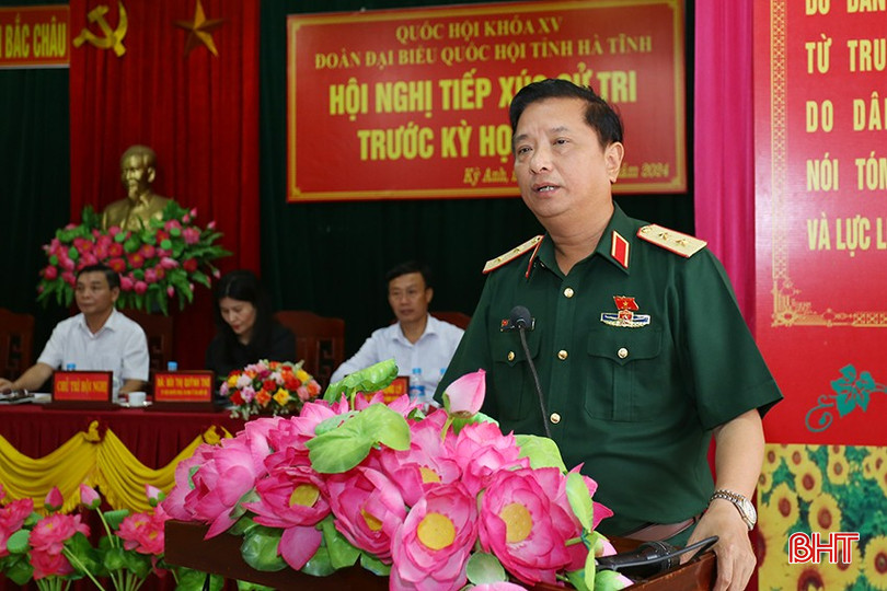 Trung tướng Hà Thọ Bình - Tư lệnh Quân khu 4 tiếp thu, giải trình và thông tin một số nội dung, vấn đề cử tri địa phương quan tâm. aimg-3036-104.jpg