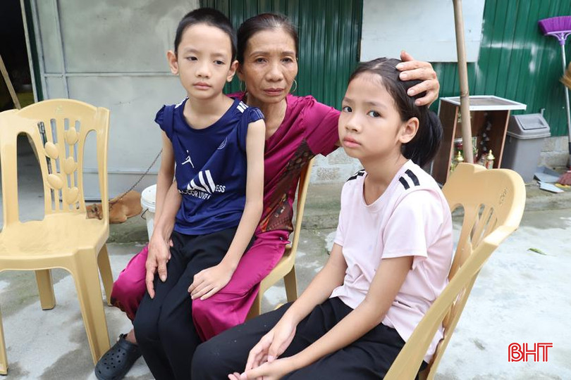 Thương 2 cháu còn thơ dại nhưng cô ruột Phạm Thị Long bất lực vì quá nghèo. IMG_9613.JPG