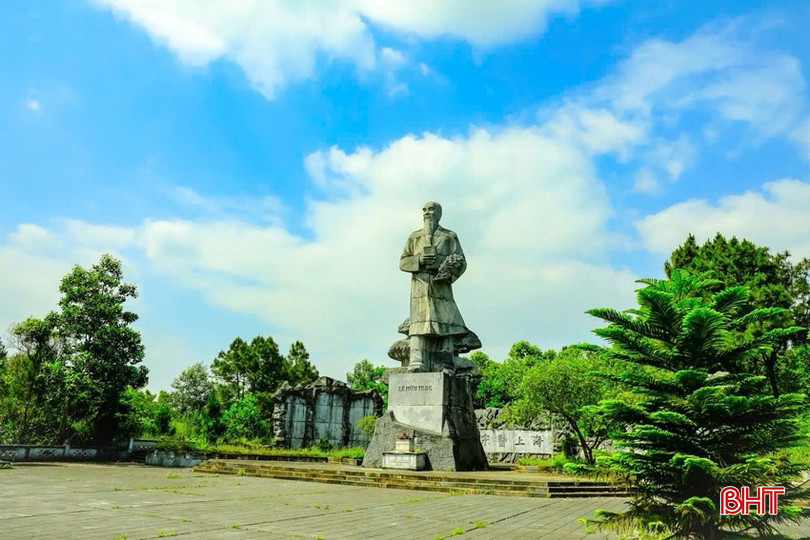 Tượng đài Hải Thượng Lãn Ông tại thôn Hải Thượng, xã Sơn Trung, huyện Hương Sơn bqbht_br_z6252232895077-d471e8b03ed9917bcc38a3aa8151005b.jpg