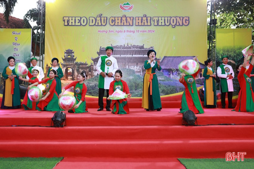 Chương trình ca nhạc Theo dấu chân Hải Thượng được tổ chức tại huyện Hương Sơn bqbht_br_712a1972.jpg