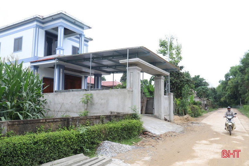 Ngôi nhà 2 tầng của chị Đậu Thị Thanh T. (thôn 6, xã Hòa Hải, huyện Hương Khê) chưa nộp thuế xây dựng nhà ở tư nhân. bqbht_br_img-6842.jpg