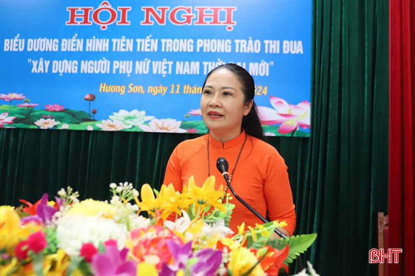 Phó Chủ tịch Hội LHPN tỉnh Lê Thị Hải Yến: Thời gian tới, Hội LHPN huyện cần có các giải pháp triển khai linh hoạt các phong trào hội để có thêm nhiều tấm gương điển hình tiên tiến. img-4896-9452.jpg