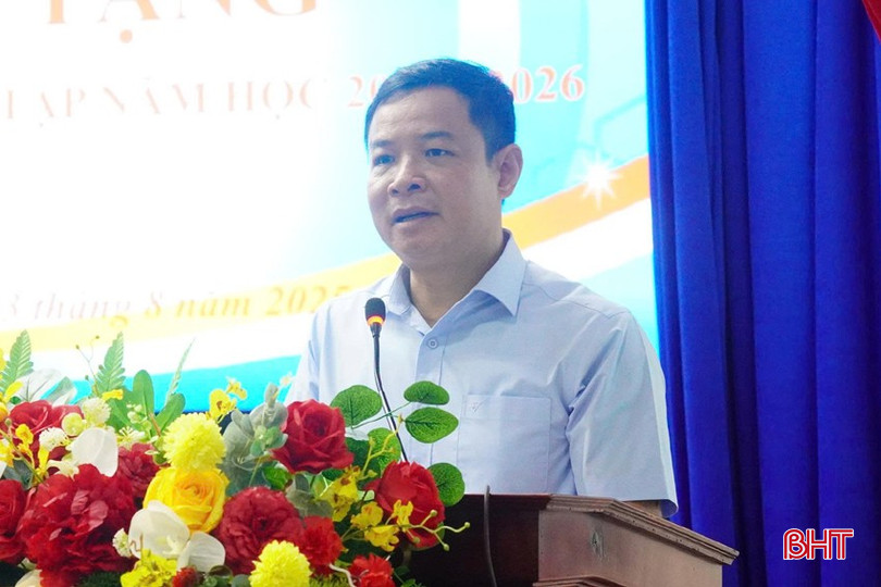 Chủ tịch UBND xã Tứ Mỹ Nguyễn Kiều Hưng bày tỏ lòng cảm ơn sâu sắc đối với CLB Nhà báo xứ Nghệ bqbht_br_z6936264540309-8d5a616ac9dd0a1b73cb09b125f2bb08.jpg