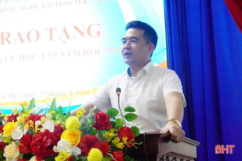 Nhà báo, Thượng tá Đặng Trung Kiên – Phó Chủ nhiệm CLB Nhà báo xứ Nghệ phát biểu tại buổi lễ bqbht_br_z6936200153601-b35a0cf0296f8c8ece58dbd28f5b0e69.jpg