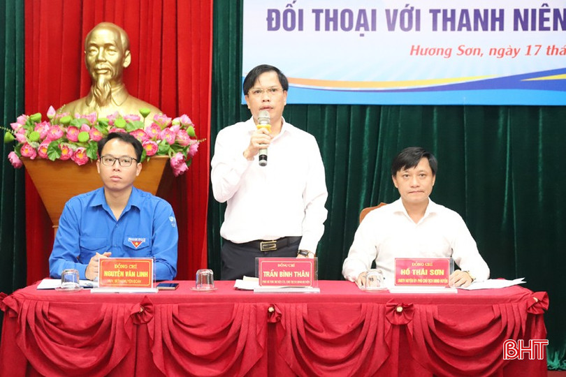 Các đồng chí chủ trì buổi đối thoại. IMG_3150.JPG