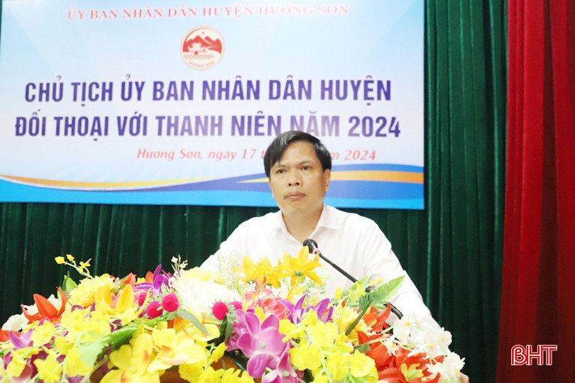 Chủ tịch UBND huyện Hương Sơn Trần Bình Thân tham gia đối thoại. IMG_3205.JPG