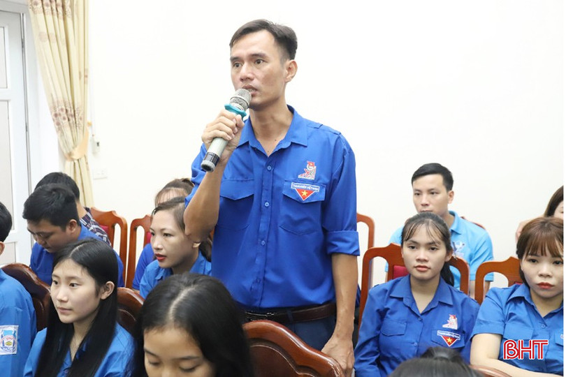 Bí thư Đoàn Trường THPT Cao Thắng (xã Sơn Tây) Phan Xuân Duy tham gia ý kiến về việc năm học 2023 - 2024, trên địa bàn huyện có 30 học sinh THCS không đậu vào trường gần nhà là THPT Cao Thắng nên phải bỏ học không thể đến Trung tâm Giáo dục nghề nghiệp - Giáo dục Thường xuyên học nghề vì quá xa. IMG_3152.JPG