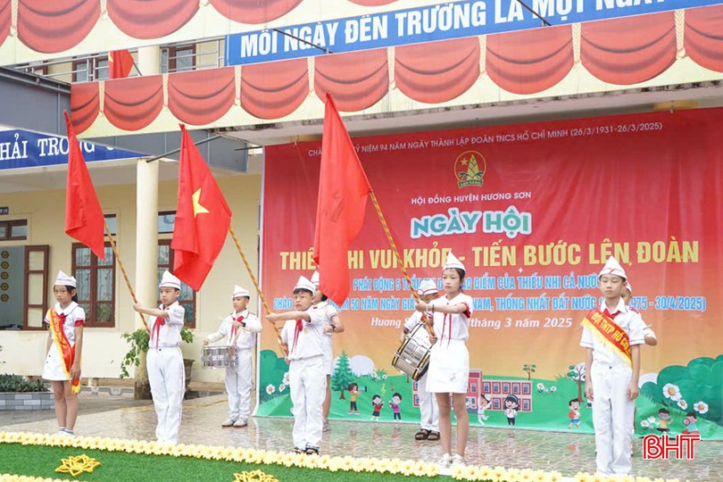 Lễ Chào cờ theo nghi thức Đội. bqbht_br_z6436278077465-e69c2550294c642e0b89f7e8bf48e78d.jpg