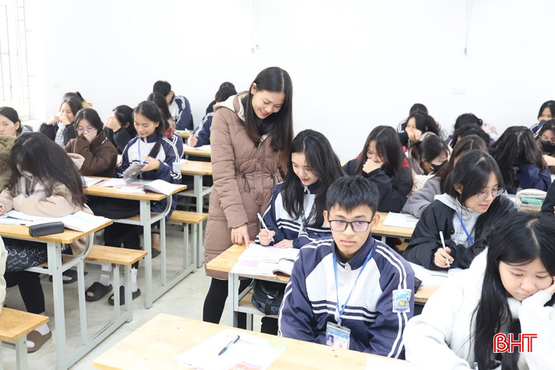 Cô giáo chủ nhiệm Ngô Thị Trà Giang là người luôn gần gũi, động viên Thanh Huyền vươn lên trong học tập. bqbht_br_img-0209.jpg