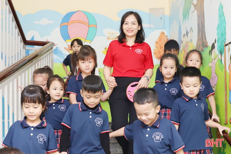Ở trường, cô Nga luôn là người mẹ hiền của học sinh. bqbht_br_img-6987.jpg