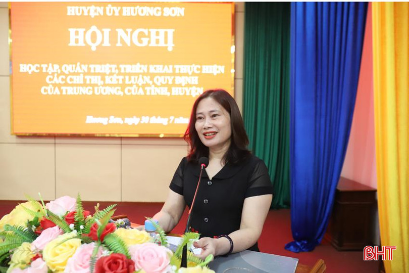 Phó Chủ tịch HĐND huyện Hà Thị Huyền báo cáo nhanh kết quả Kỳ họp thứ 20, HĐND tỉnh khoá XVIII, Kỳ họp thứ 16 HĐND huyện khoá XX. IMG_0136.JPG