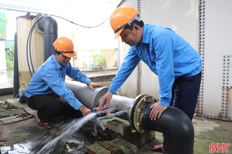Công nhân kiểm tra chất lượng nước tại Chi nhánh Cấp nước Hương Sơn img-6708.jpg