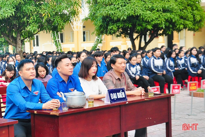 Đại biểu và học sinh tham dự phiên tòa giả định. bqbht_br_z6105760716893-d76b8e96e8e12c99bf0d449257fc377a.jpg