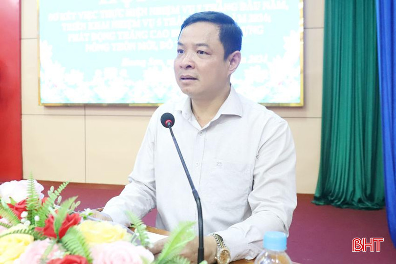 Phó Chủ tịch UBND huyện Hương Sơn Nguyễn Kiều Hưng báo cáo kết quả thực hiện NTM 7 tháng đầu năm. IMG_1282.JPG