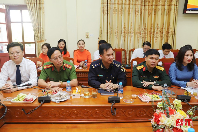 Đại biểu huyện hƯơng Sơn tham dự hội nghị bqbht_br_img-7774.jpg