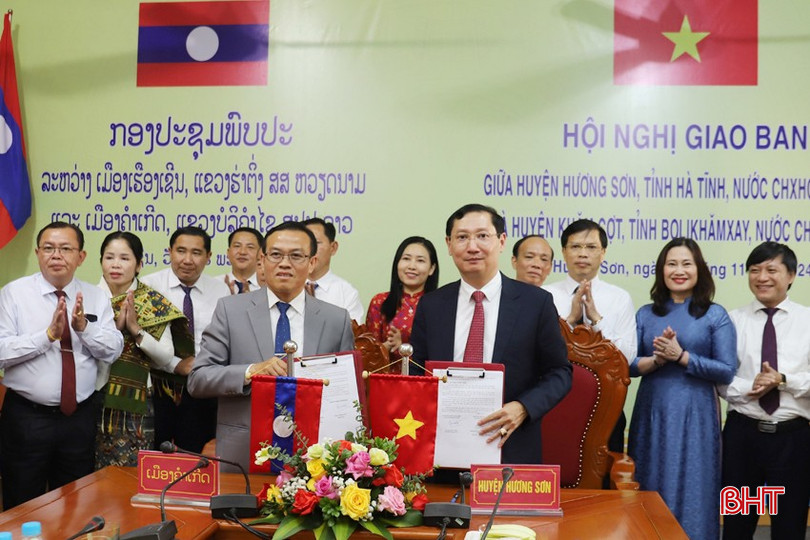 Lãnh đạo 2 huyện ký kết hợp tác. bqbht_br_img-7804.jpg