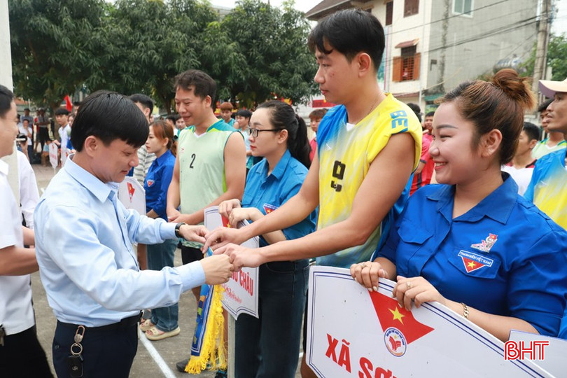 Giải đấu được chia làm 4 bảng (3 bảng 3 đội và 1 bảng 4 đội), thi đấu theo vòng tròn tính điểm và chọn các đội vào thi đấu bán kết, chung kết.