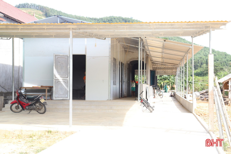 Bộ Công an đã kêu gọi hỗ trợ xã Sơn Kim 2 xây dựng 36/70 nhà đại đoàn kết, nhà tình thương để giúp người nghèo an cư lạc nghiệp. IMG_2552.JPG