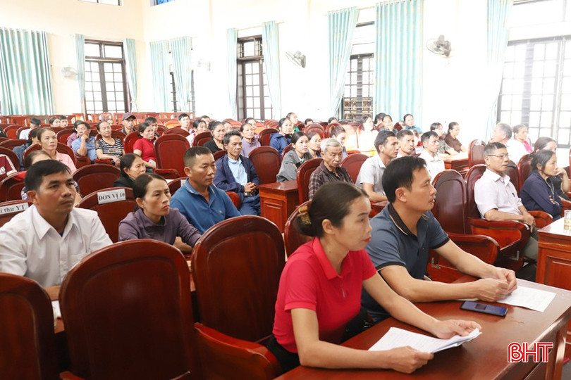 90 hộ dân vừa tham gia lớp tập huấn nuôi lợn hữu cơ do xã Sơn Trường tổ chức với giảng viên chính là anh Trần Ngọc Sơn - người có kinh nghiệm hơn 2 năm nuôi liên kết với Công ty CP Tập đoàn Quế Lâm. bqbht_br_img-7601.jpg