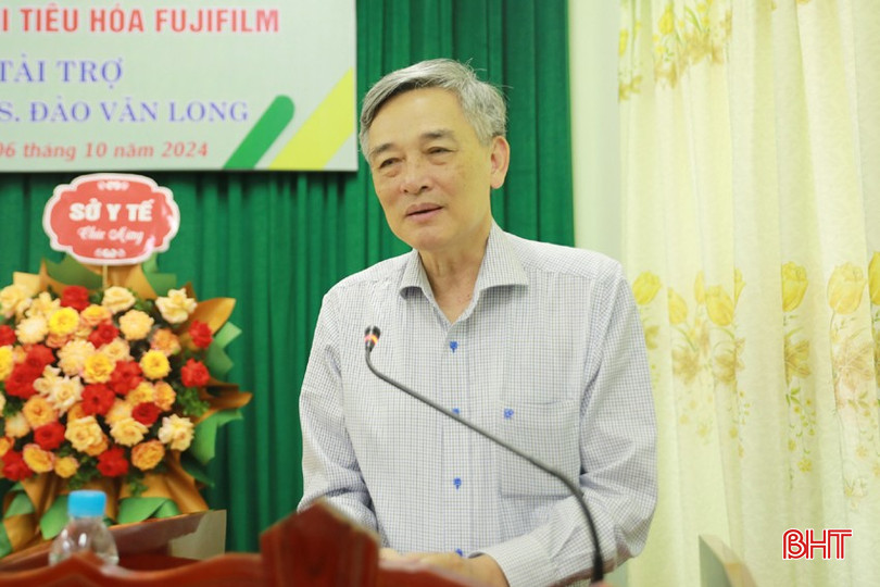 GS.TS Đào Văn Long mong muốn món quà sẽ giúp địa phương thực hiện công tác chăm sóc sức khỏe, khám chữa bệnh cho Nhân dân ngày càng tốt hơn... 712a1785-327.jpg