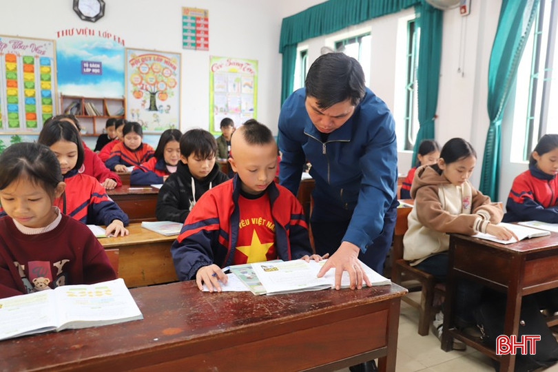 Hằng ngày đến lớp, Nghĩa luôn chú ý lắng nghe từng lời thầy cô giáo giảng bài. bqbht_br_img-8793.jpg