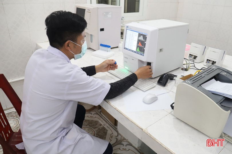 Máy xét nghiệm máu hiện đại được điều chuyển từ cơ sở 1 lên hỗ trợ cơ sở 2 trong công tác xét nghiệm. bqbht_br_img-8359.jpg