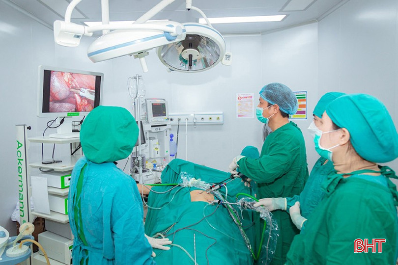 Mổ nội soi dạ dày bằng máy siêu âm hiện đại tại Trung tâm Y tế Hương Sơn. bqbht_br_z5214698373745-154c8165457f1310aa98692ff0895660-1.jpg