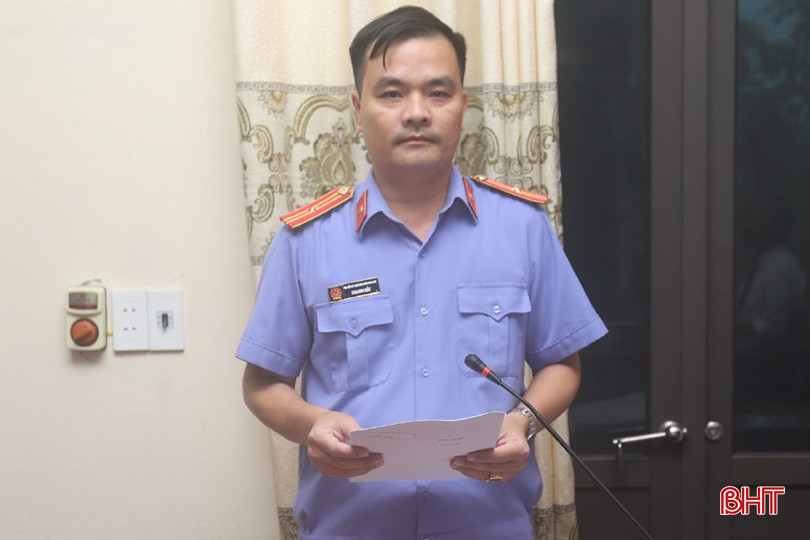 Đại diện Viện KSND Hương Sơn công bố cáo trạng IMG_3507.JPG