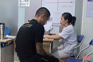 CSGT Hà Tĩnh phát hiện tài xế taxi dương tính 3 loại ma túy