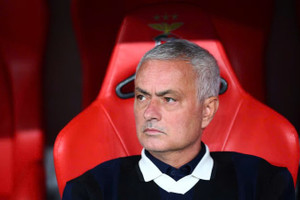 Mourinho chạm mốc 125 triệu USD đền bù sa thải