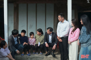 Chương trình "Vòng tay nhân ái" trao hỗ trợ cho 2 hoàn cảnh khó khăn