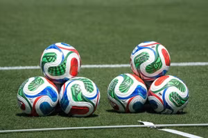 Mỹ trục xuất trọng tài World Cup ngay tại sân bay