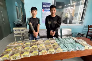 Hàng trăm cảnh sát bắt hơn 400 người trong chuyên án ma túy