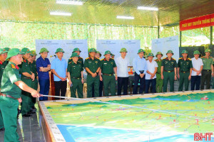 Chủ tịch UBND tỉnh kiểm tra công tác chuẩn bị diễn tập khu vực phòng thủ ở Thạch Hà, Đức Thọ