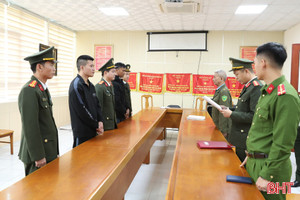 Khởi tố 2 đối tượng đưa 24 người trốn đi nước ngoài bằng đường biển