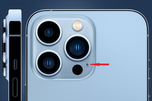Lỗ nhỏ cạnh camera iPhone có tác dụng gì?