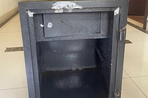 Cháu họ dùng máy cắt sắt phá cửa trộm hơn 5 cây vàng để đi du lịch