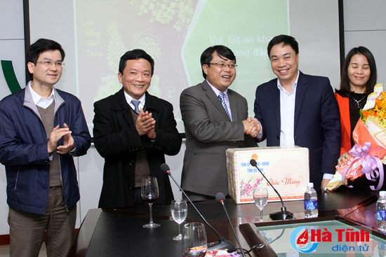 lanh dao tinh chuc mung cac don vi trong khoi tai chinh ngan hang