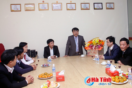 lanh dao tinh chuc mung cac don vi trong khoi tai chinh ngan hang