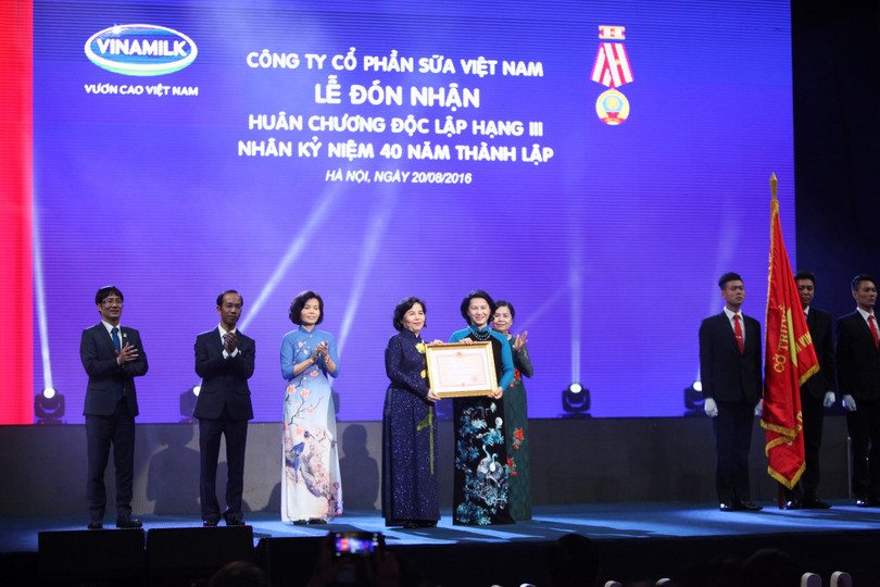 vinamilk ky niem 40 nam nuoi duong uoc mo vuon cao viet nam