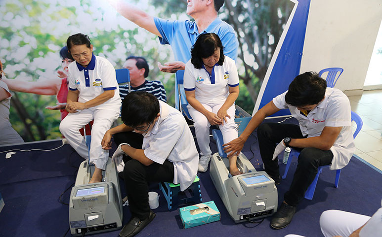 vinamilk sure prevent tiep tuc hanh trinh tu van dinh duong cho 1 trieu nguoi cao tuoi xac lap ky luc dong dien sinh tai viet nam