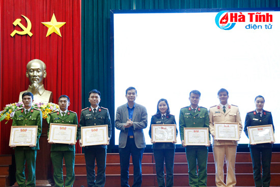 tuoi tre cong an ha tinh huy dong hon 3 ty trao qua cho nguoi ngheo