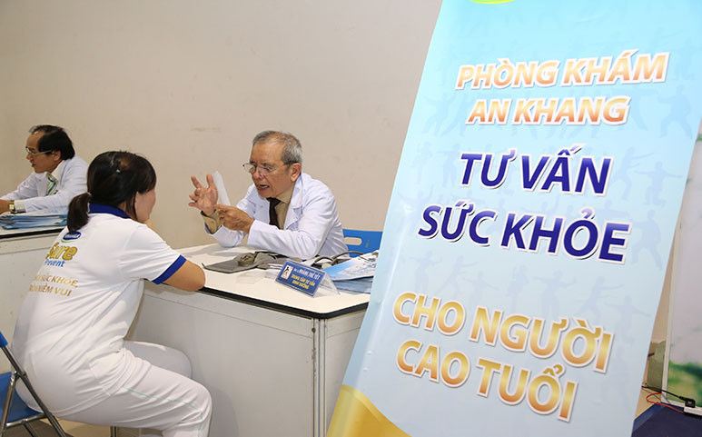 vinamilk sure prevent tiep tuc hanh trinh tu van dinh duong cho 1 trieu nguoi cao tuoi xac lap ky luc dong dien sinh tai viet nam