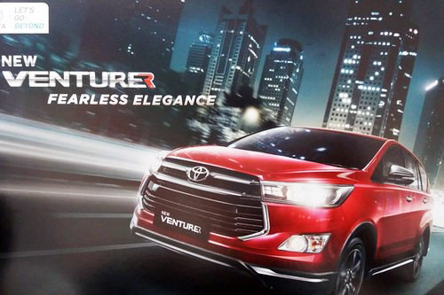 toyota innova sap co them ban hang sang venturer