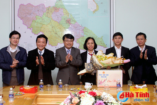 lanh dao tinh chuc mung cac don vi trong khoi tai chinh ngan hang