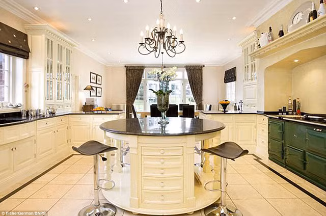 dot nhap noi o cua nu ba tuoc noi tieng trong lich su hoi hoa